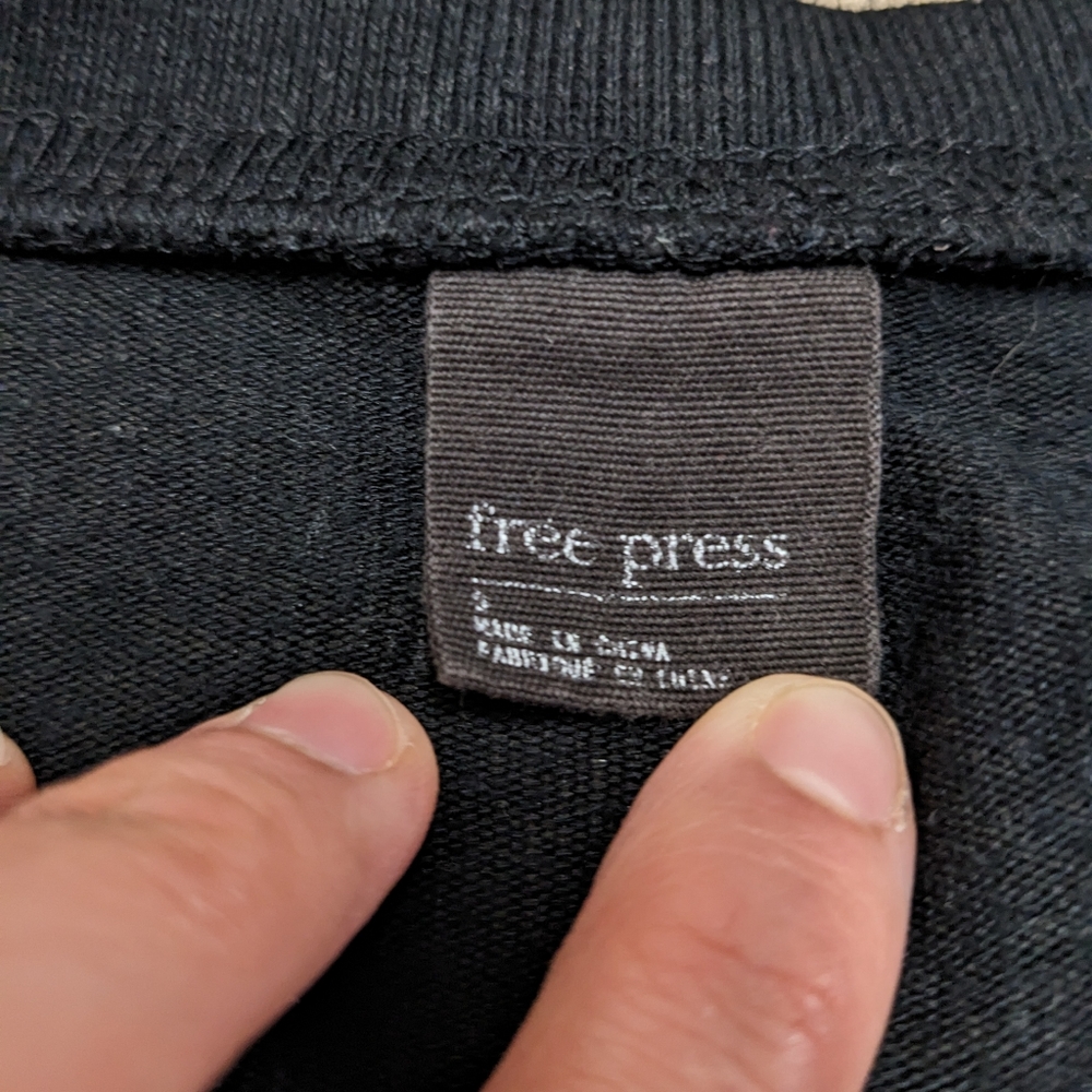 Free Press Black Sweater Top Reads Snug Life Size Small - Picture 4 of 8